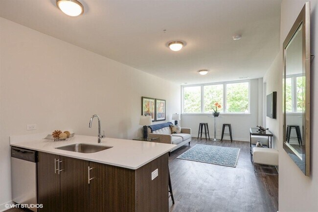 Photo - 1325 North Wells Street #201 Apartment