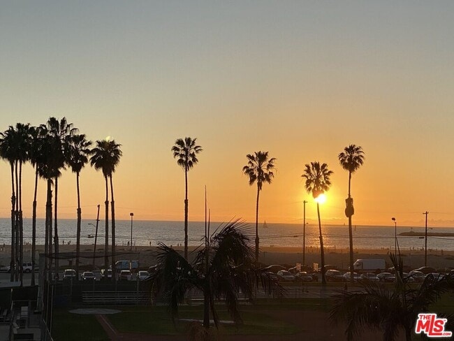 Foto del edificio - 6824 Esplanade