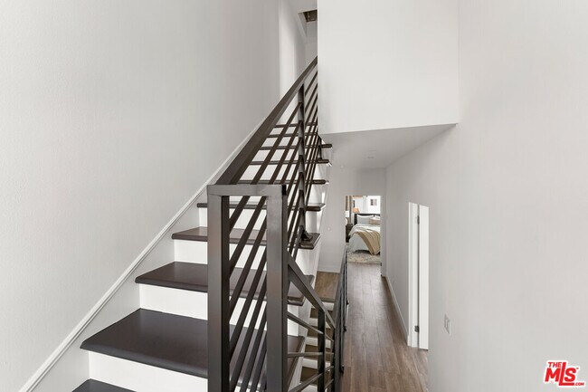 Foto del edificio - 5502 W Olympic Blvd