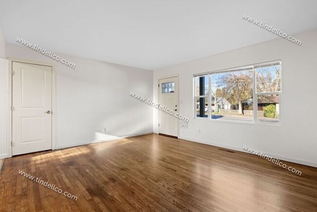 Foto del edificio - Cozy 2BR Corner Lot Home with Garage, Shed & Fenced Yard!