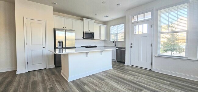 Foto del edificio - 1534 Cedar Tree Dr