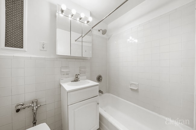 Building Photo - 349 E 78th St