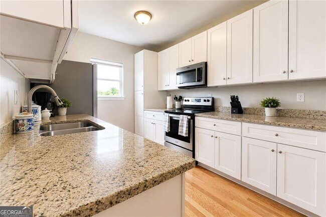 Foto del edificio - 809 Spencer St NW