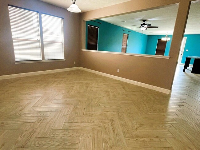 Building Photo - 16014 Peach Bluff Ln