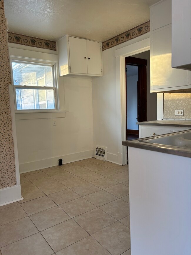 Building Photo - 1765 N Monroe St