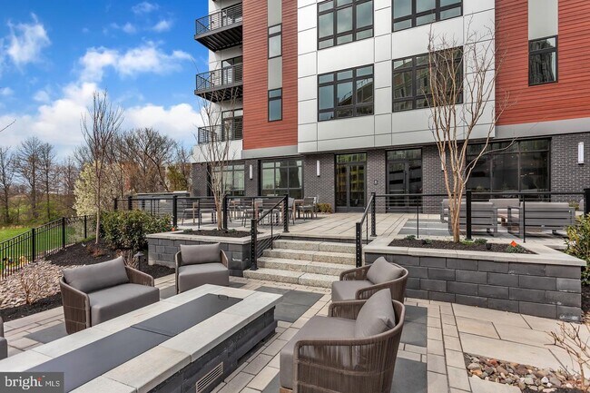 Building Photo - 575 S Goddard Blvd