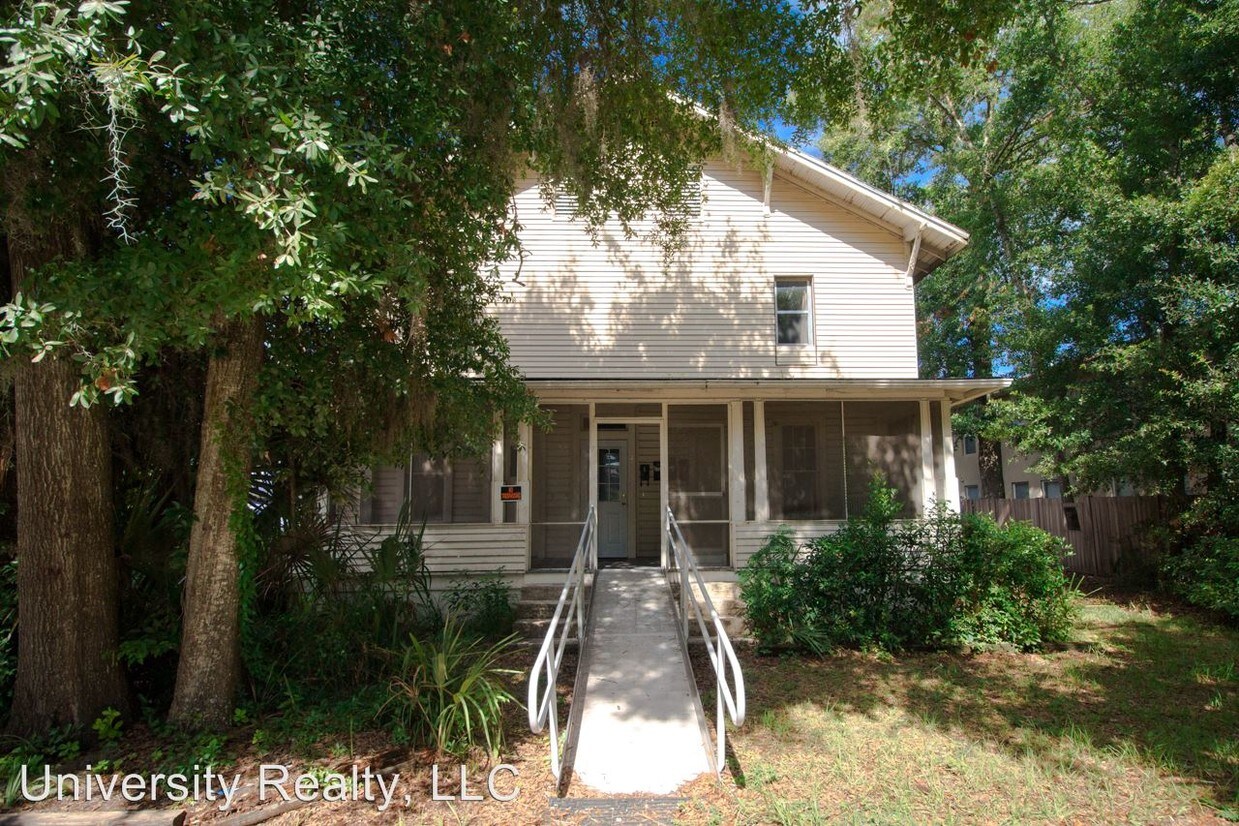 Primary Photo - 104 NW 14th St