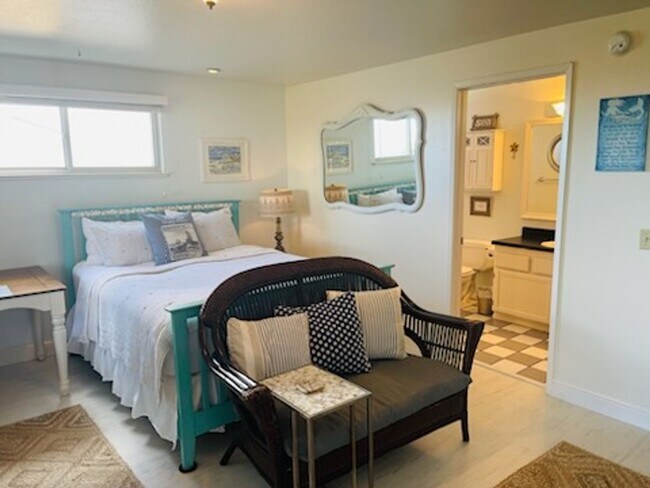 Building Photo - Fully Furnished Studio with Ocean Views!