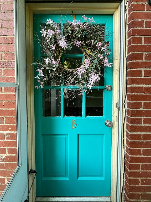 Primary Photo - Preston Avenue Duplex for Rent!