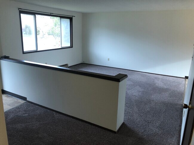 Building Photo - 305 NW Robert St