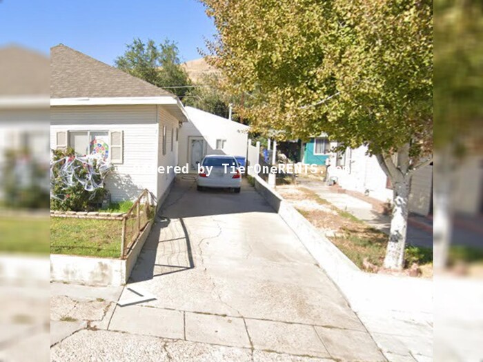 Primary Photo - Back-unit home with 2 bed and 1 bath