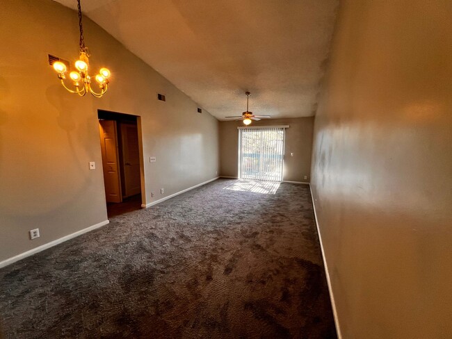 Building Photo - Apartment