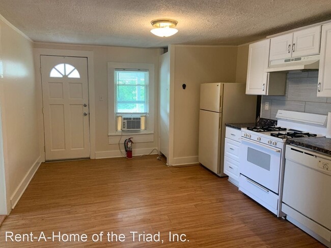 Building Photo - 1 br, 1 bath House - 109 S Lyndon Street #8