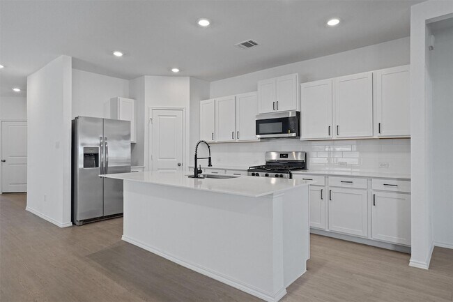 Building Photo - 3305 Everett