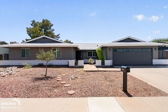 Building Photo - 2615 W Straford Dr