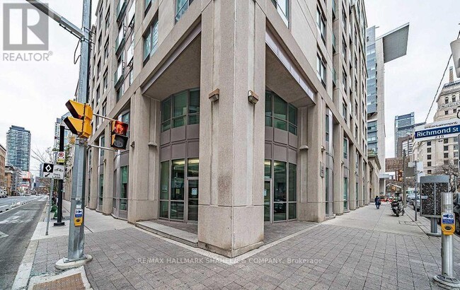 Building Photo - 168-168 Simcoe St