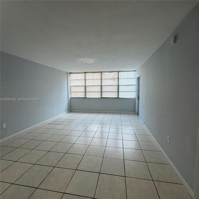 Foto del edificio - 2175 NE 170th St