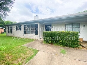 Building Photo - 1739-1741 Dynasty Cir