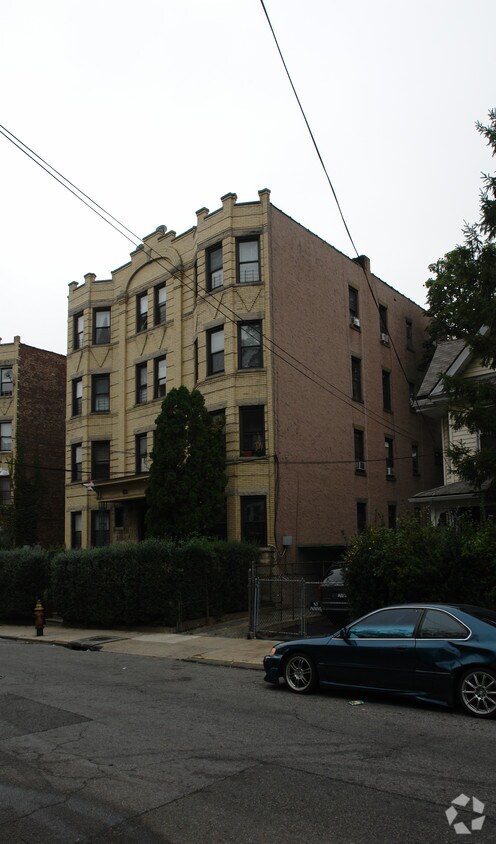 Foto del edificio - 62 Saratoga Ave