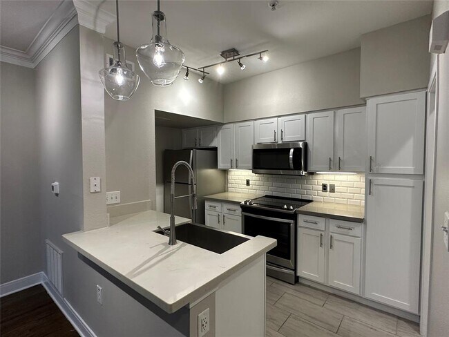 Building Photo - 15200 Memorial Dr