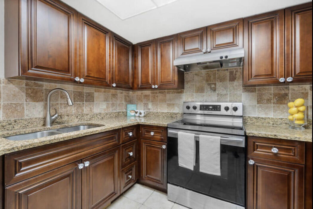Primary Photo - 4187 N Haverhill Rd