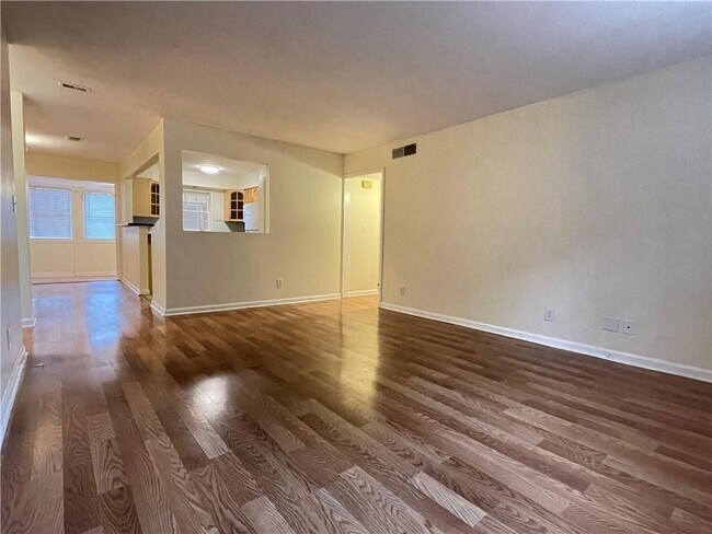 Foto del edificio - 59 Lamsden Ln NW