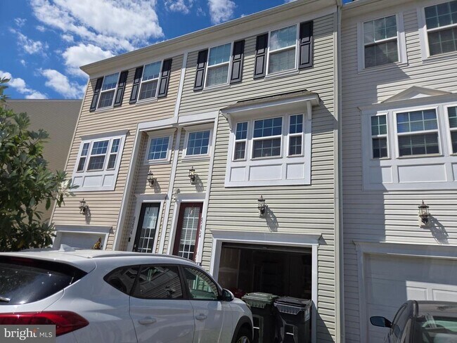 Building Photo - 8232 Heritage Crossing Ct