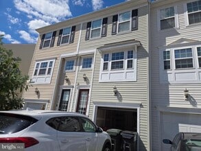 Building Photo - 8232 Heritage Crossing Ct