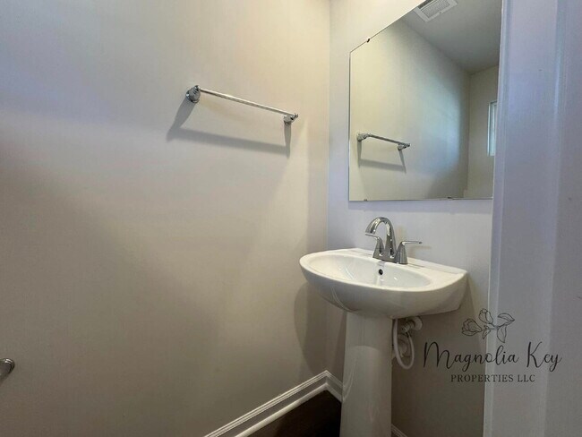 Foto del edificio - New 3 bed 2.5 bath Townhouse in Forestbrook
