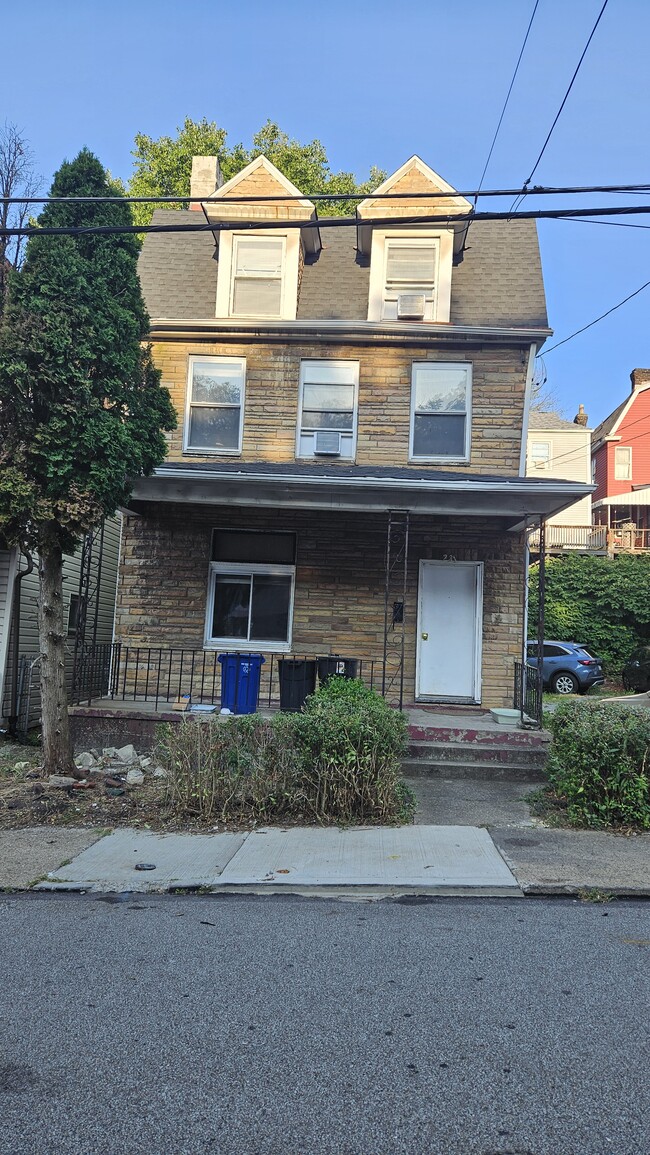 Building Photo - 231 Dunseith St