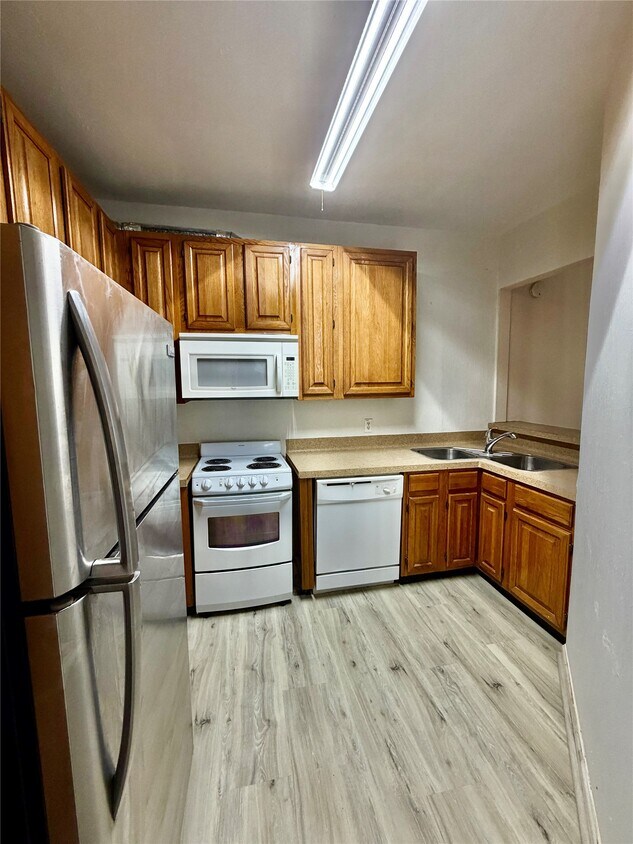 Building Photo - 2213 S Braeswood Blvd
