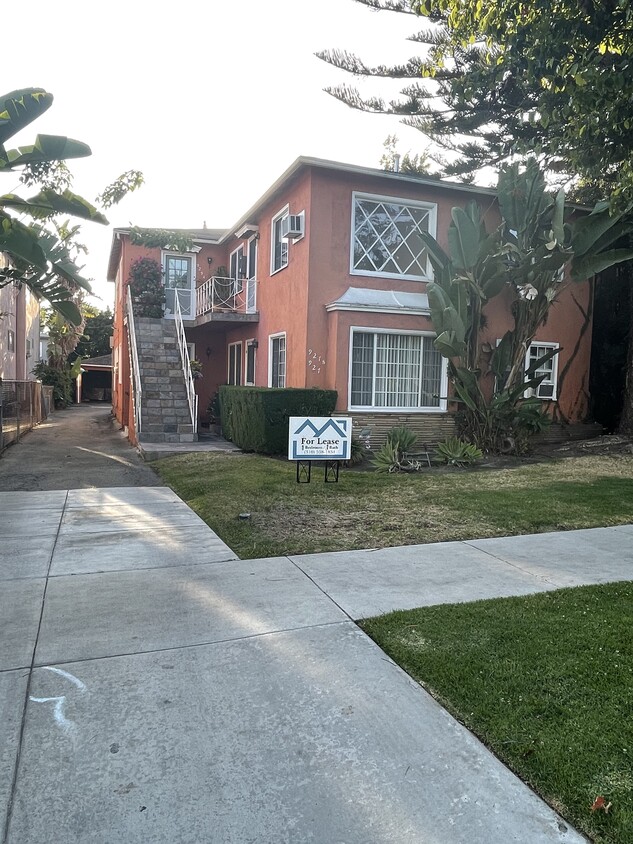 Primary Photo - 927 N Harper Ave