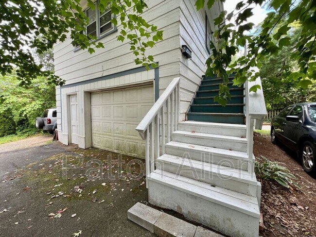 Foto del edificio - 105 Edwin Pl