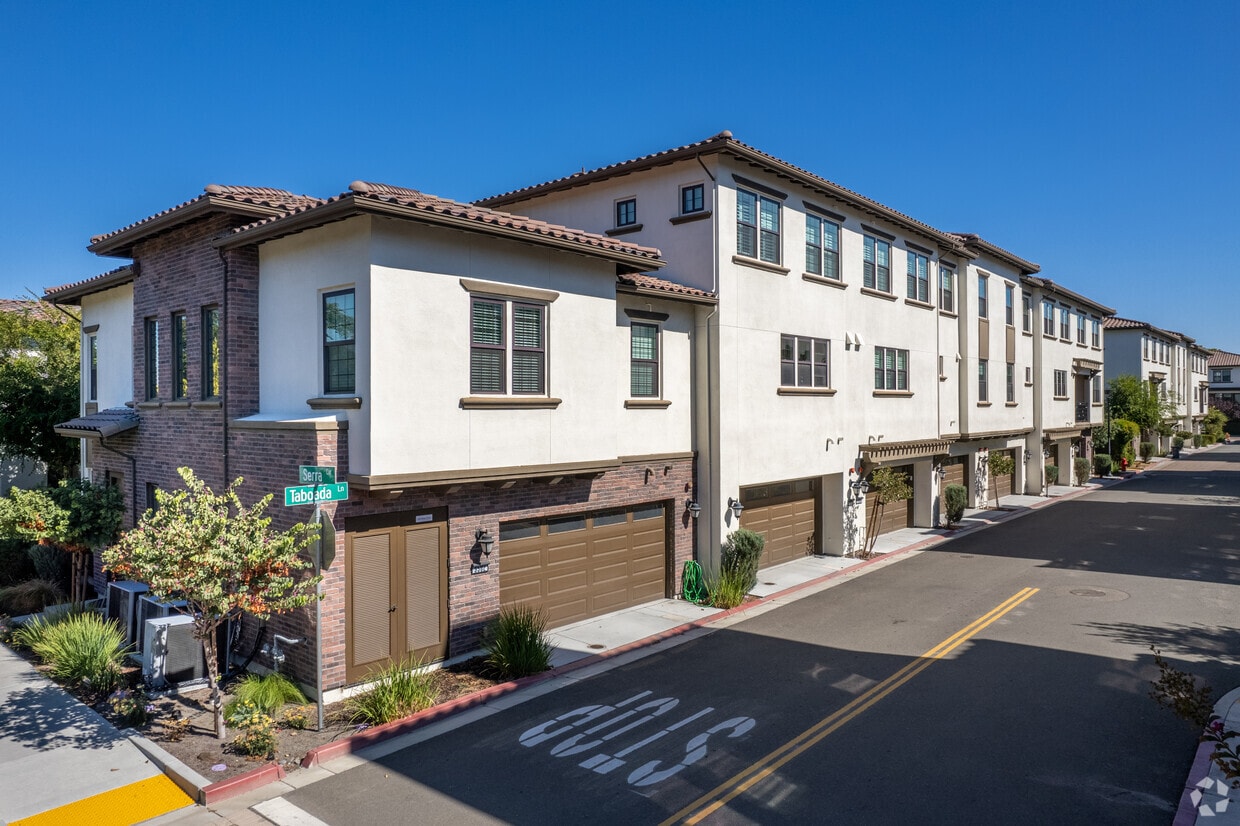 Las Positas Townhomes Apartments in Pleasanton, CA