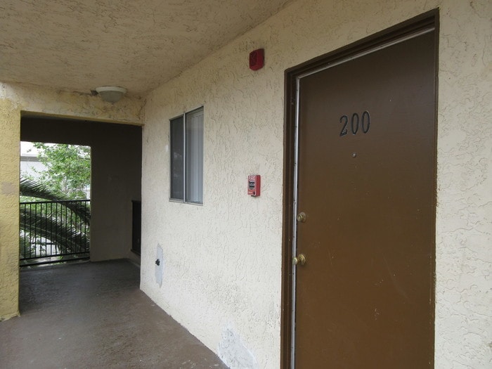 Primary Photo - 1402 N Durant St