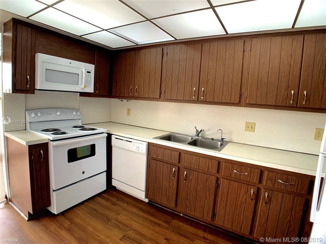Building Photo - 2 br, 2 bath Condo - Country Club of Miami