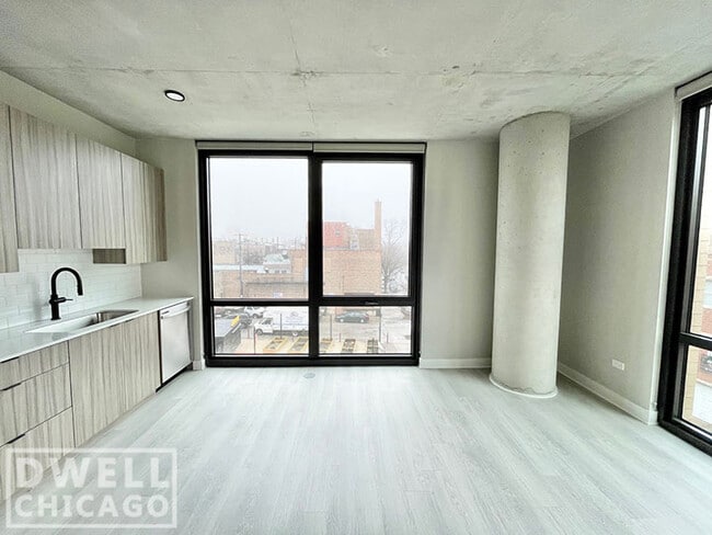 Foto del edificio - 4607 N Broadway St