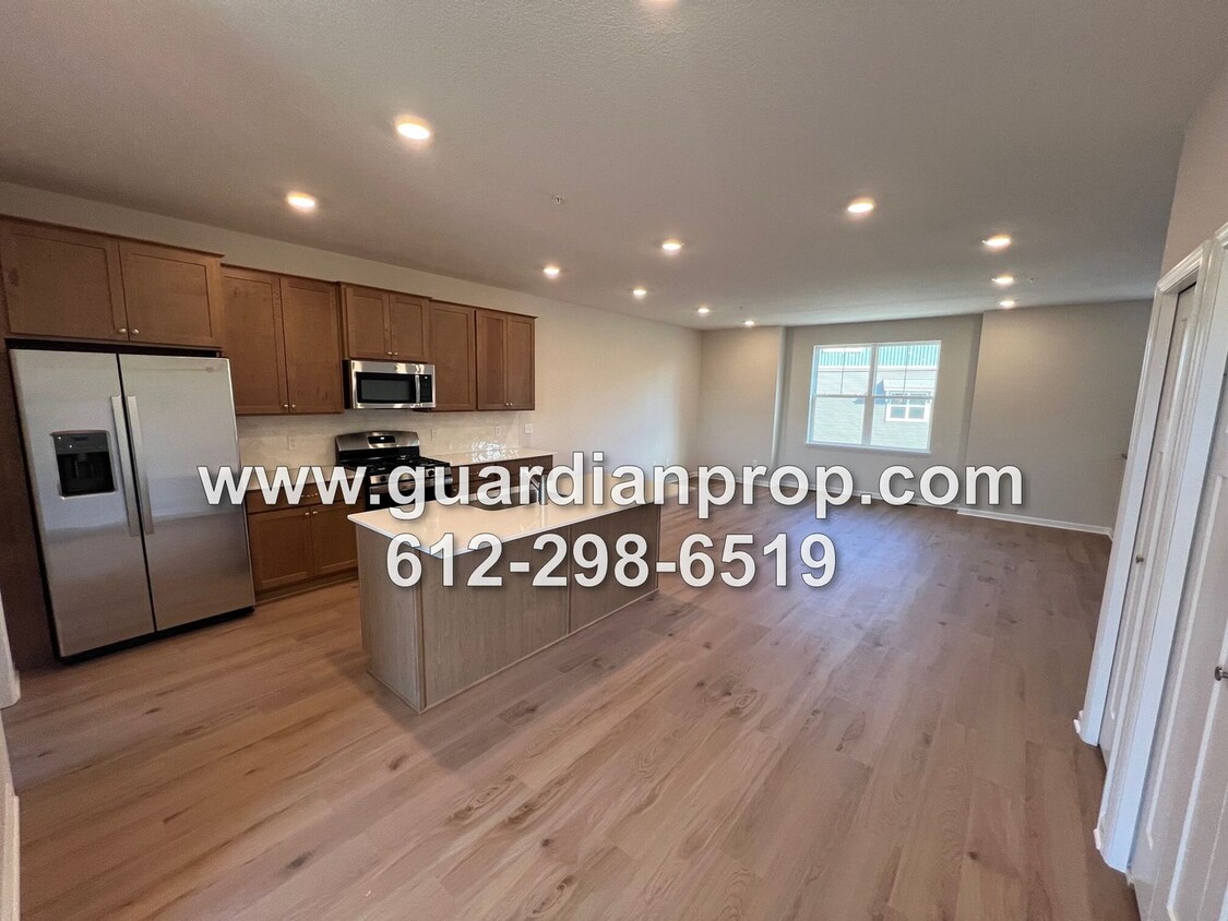 Foto principal - New Construction Townhouse Available Now, ...