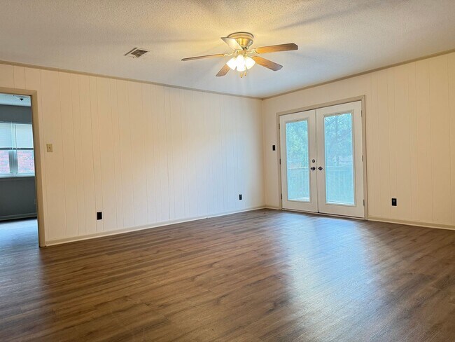 Foto del edificio - 4612 N Cypress St