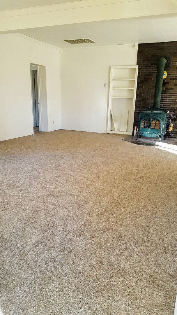 Foto del edificio - Three bedroom, 2 bath with high ceilings d...