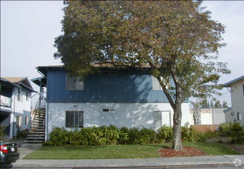 Building Photo - Mission Town Fourplex