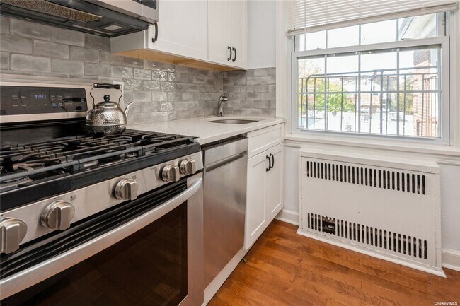 Building Photo - 8 Welwyn Rd