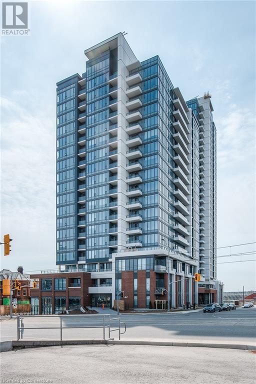 Building Photo - 5 Wellington St S
