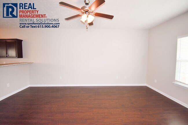 Building Photo - Gorgeous M'boro townhome close to I-24. Mu...