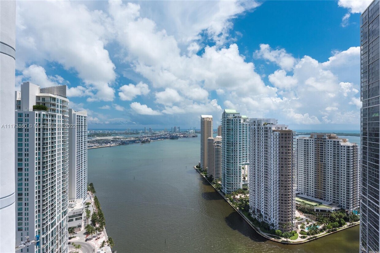 Primary Photo - 200 S Biscayne Blvd