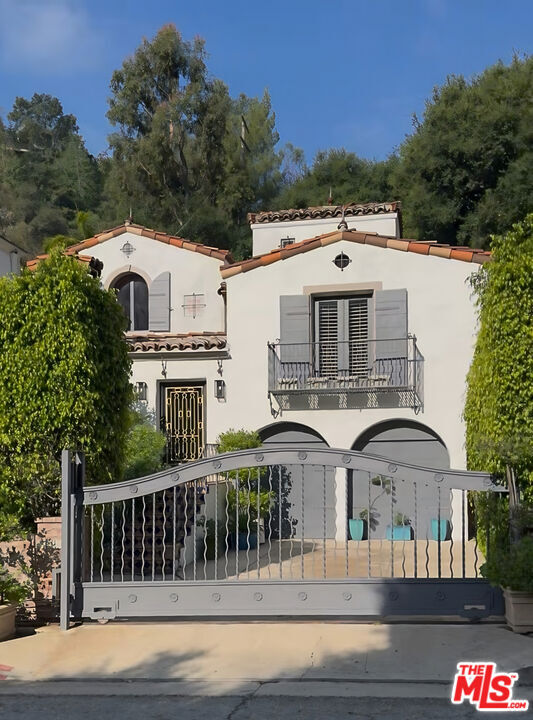 Foto del edificio - 1407 N Beverly Dr