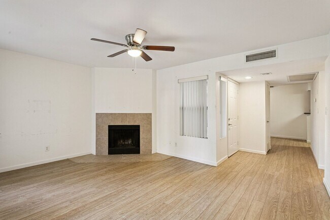 Foto del edificio - Apply Here WWW.RENTREDBRICK.COM