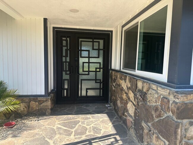 Building Photo - 3946 Claremont Dr