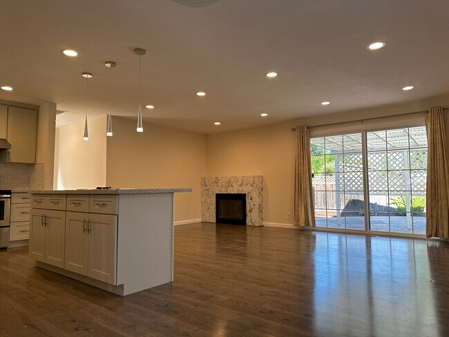 Building Photo - 10845 E Estates Dr