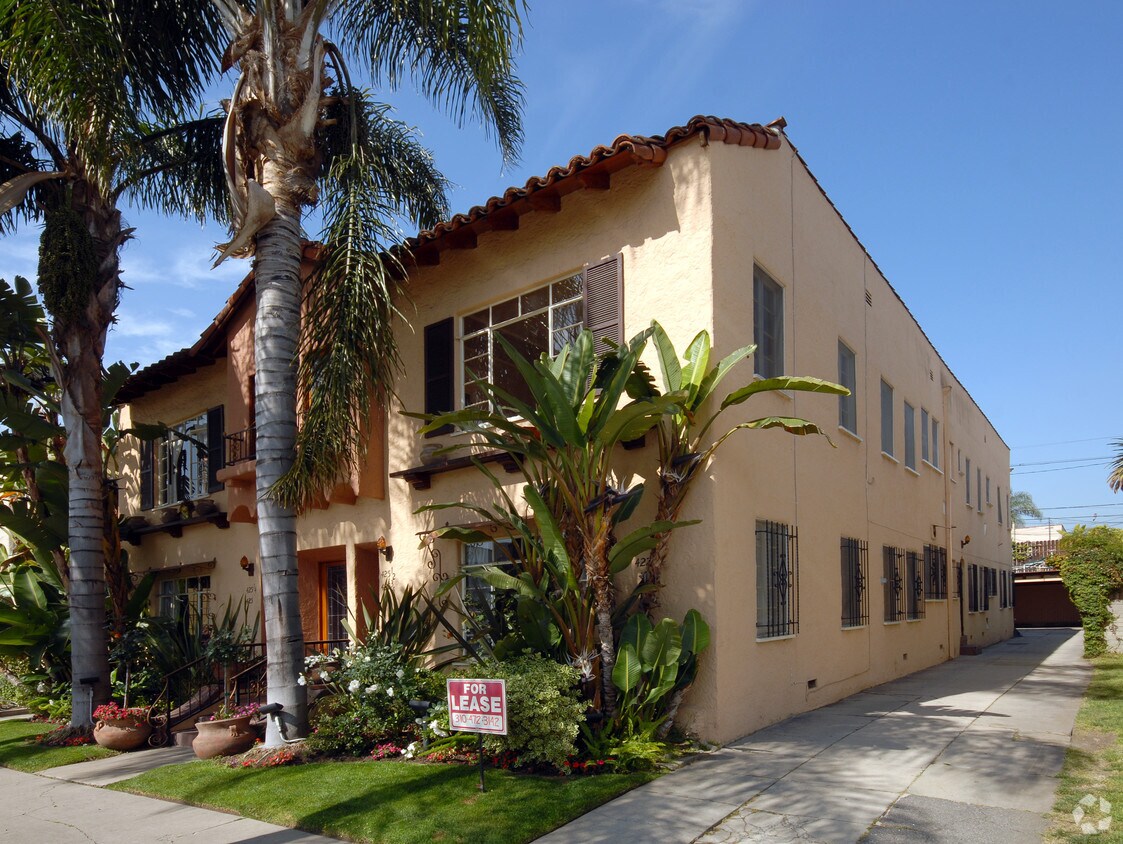 Building Photo - 425 N Sierra Bonita Ave